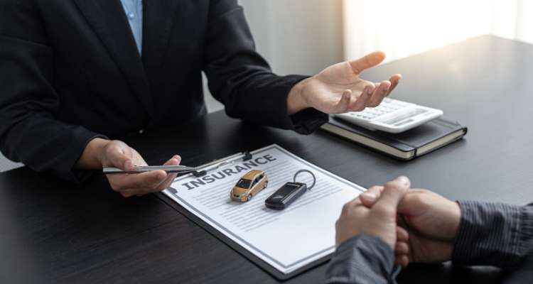 5 Seguros de Autos para Hispanos