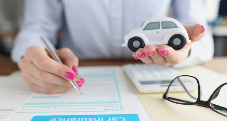 los 5 Seguros de Autos para Hispanos